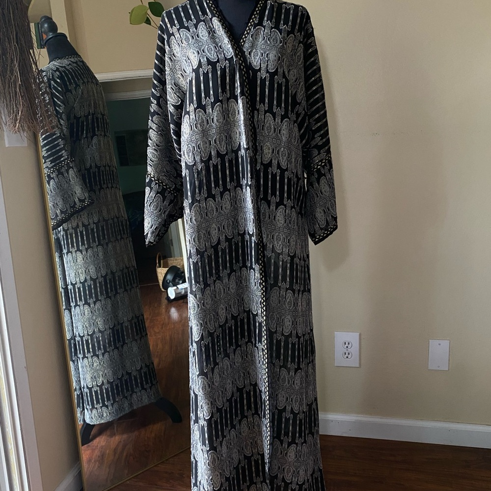 Oscar de la renta kimono robe (belt missing) black and silver with gold metallic